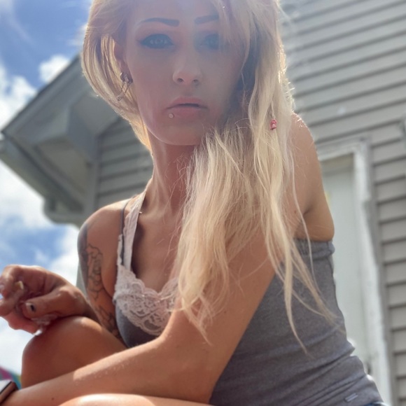 Meet your Posher, Malinda - Picture 3 of 4